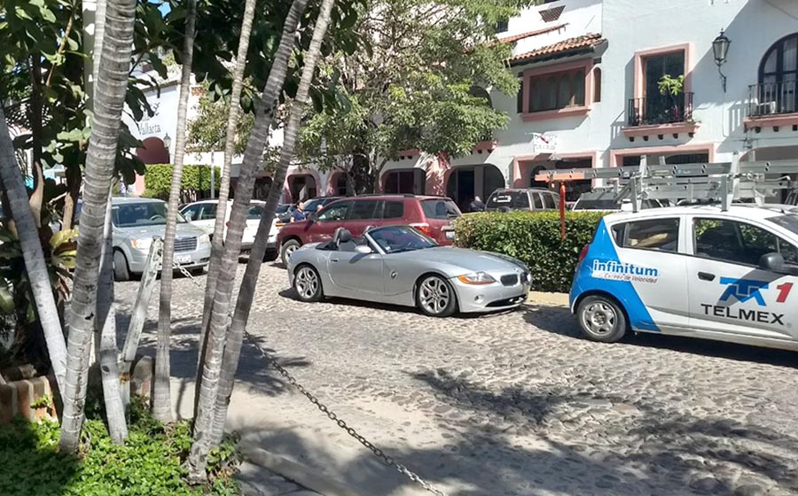 Atacan a balazos a extranjero para asaltarlo en Puerto Vallarta