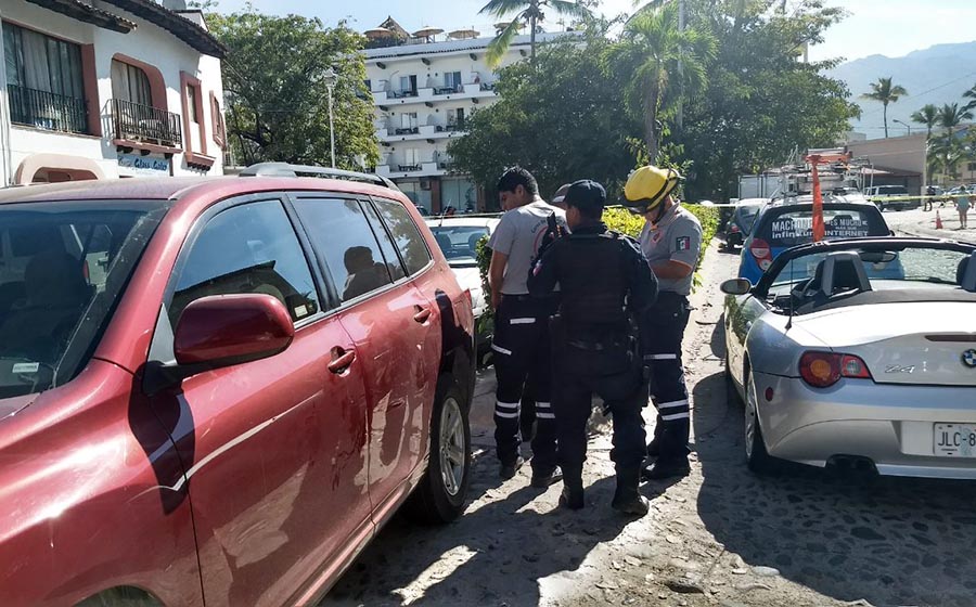 Atacan a balazos a extranjero para asaltarlo en Puerto Vallarta