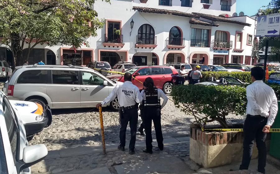 Atacan a balazos a extranjero para asaltarlo en Puerto Vallarta