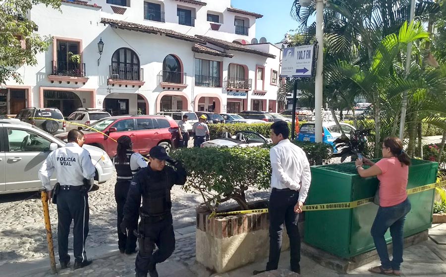 Atacan a balazos a extranjero para asaltarlo en Puerto Vallarta