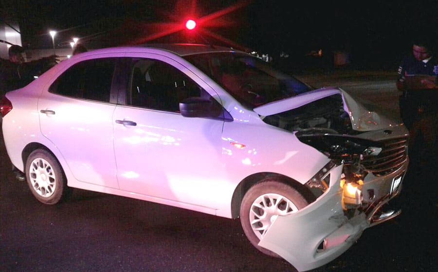 Chocan Taxi y Uber; uno de ellos se ‘robó' el semáforo