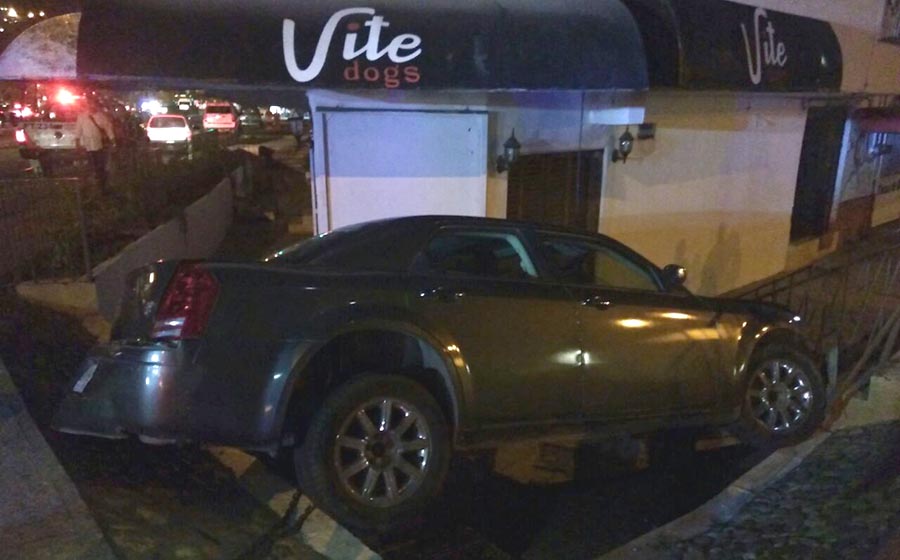 Encarcelado por perder el control y chocar en la avenida Francisco Medina Ascencio