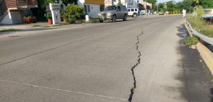 No peligran vecinos de Hipódromo por cuarteadura en avenida De Los Poetas