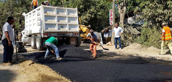Reparan tramo en la carretera Federal 200