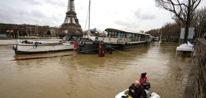 Parisinos sorprendidos por elevación de nivel del río Sena