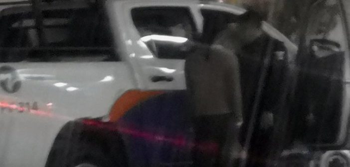 Uniformado y en patrulla, policía municipal es captado ‘echando novia’