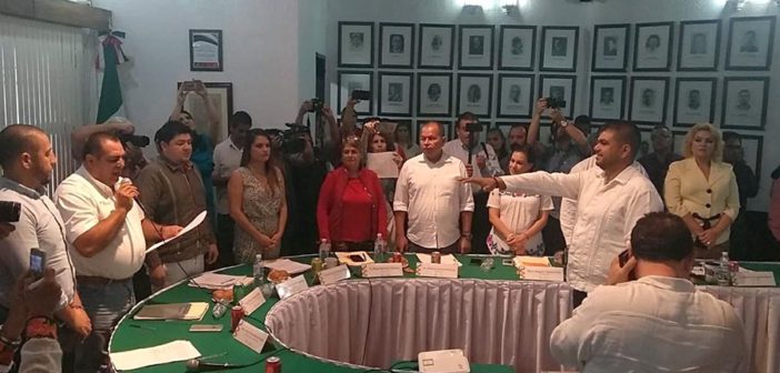 Arturo Dávalos pide licencia al cargo; llega Rodolfo Domínguez