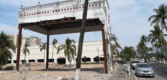 Terreno del ‘Club del Sol’, sucio, peligroso y daña la imagen de la ciudad