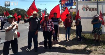 Policías antimotines retiran bloqueo de Antorcha Campesina en el blvd. Tepic - Xalisco