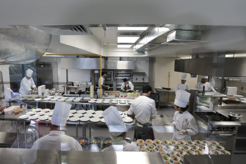 Rinde informe el rector del Centro Universitario de la Costa