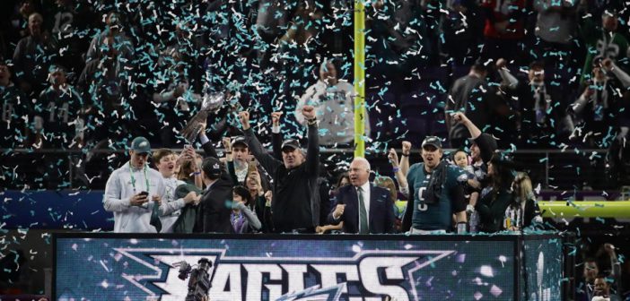 Eagles derrota a Patriots ante un Tom Brady ‘maldito’