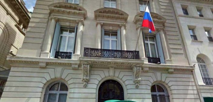 Rusia expulsa a 60 diplomáticos de EU y cierra consulado