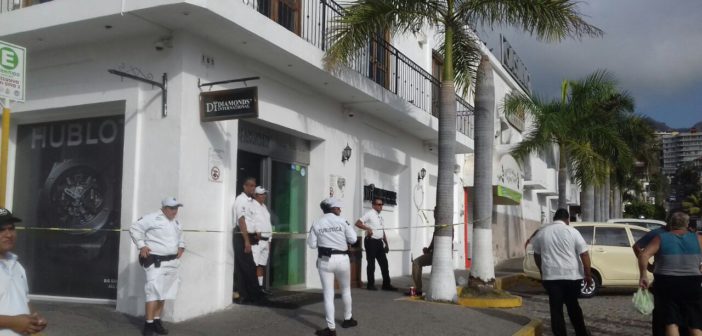 Asaltan de manera simultánea dos joyerías en Puerto Vallarta