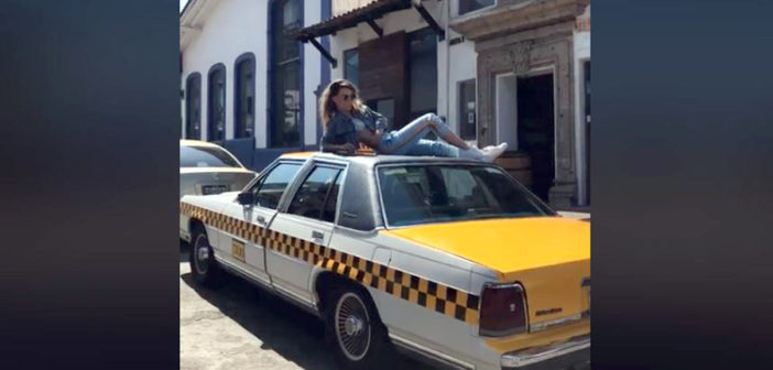 Belinda realiza sesión fotográfica y graba video en Puerto Vallarta