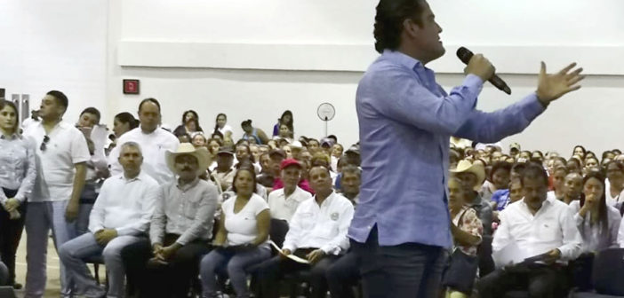 Gobernador ‘huye’ a cuestionamientos sobre pendientes en Puerto Vallarta