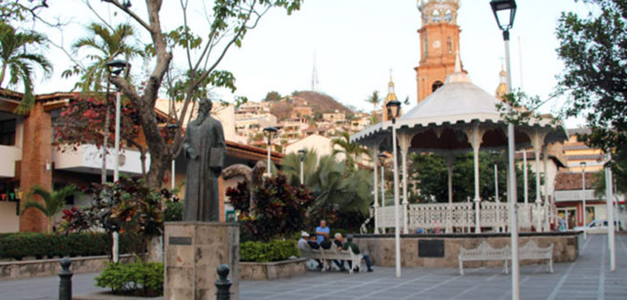 Asociación civil rehabilitará el jardín principal de Puerto Vallarta