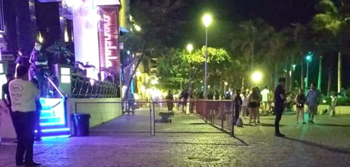 Denuncian que Mandala 'roba' medio malecón; Reglamentos, ni sus luces