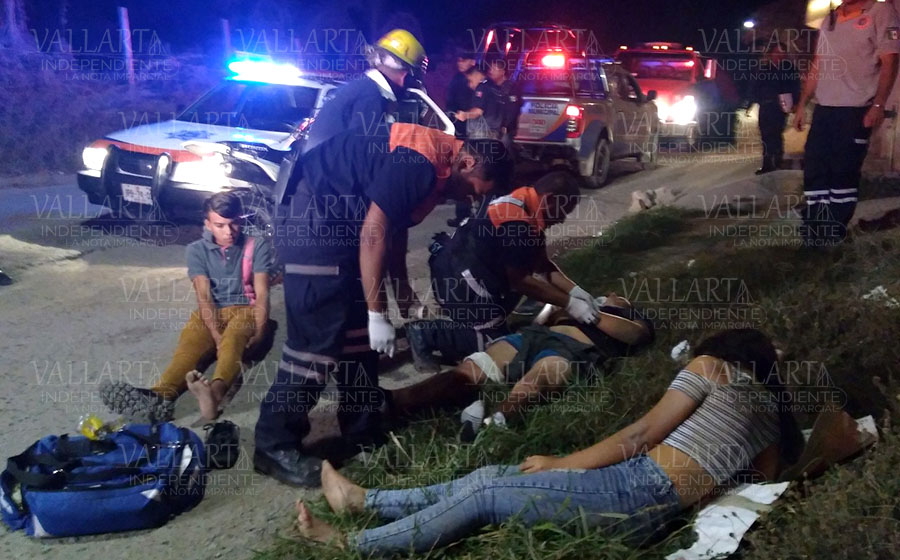 Chocan jóvenes motociclistas; hospitalizan a dos 4 Chocan jóvenes motociclistas; hospitalizan a dos