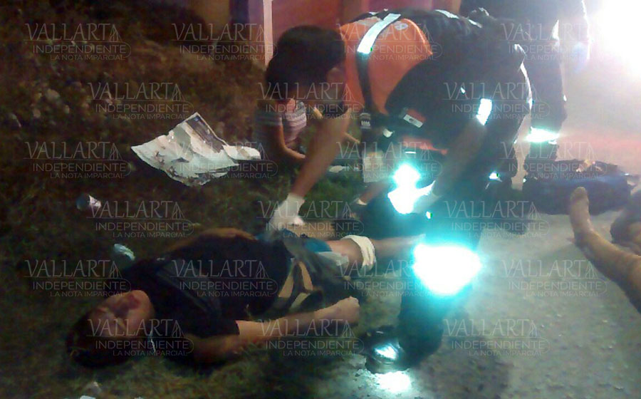 Chocan jóvenes motociclistas; hospitalizan a dos 2 Chocan jóvenes motociclistas; hospitalizan a dos