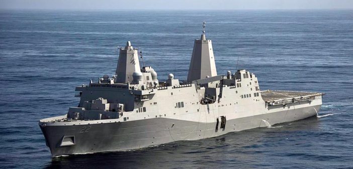 Buque estadounidense deja perplejos a vallartenses