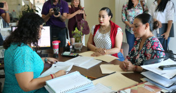 Claudia Díaz de Sandi y Magaly Fregoso presentan queja contra de periodista