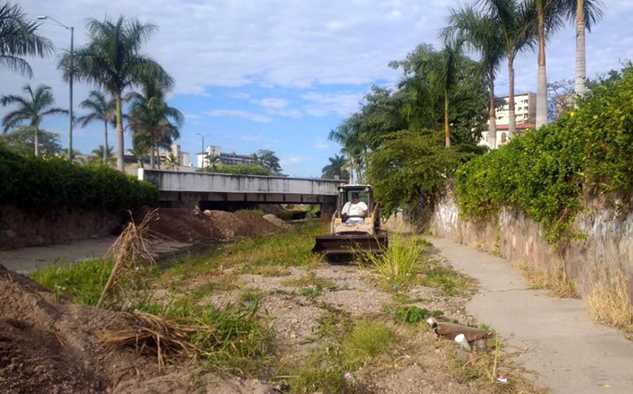 Avanza desazolve de canales y arroyos del municipio en espera de la temporada de lluvias 3 Avanza desazolve de canales y arroyos del municipio en espera de la temporada de lluvias