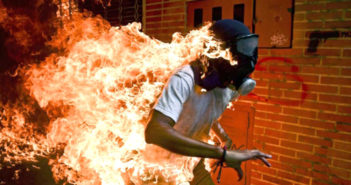 Opositor venezolano en llamas, imagen ganadora del World Press Photo