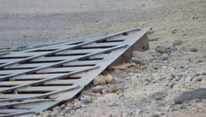 Alcantarilla dañada genera caos vial en la zona norte de la ciudad