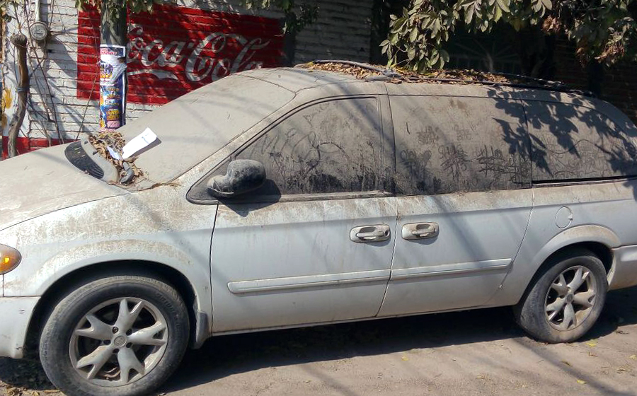 Tránsito inicia operativo para retirar de la vía pública autos abandonados
