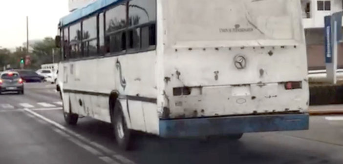 Exigen regulación a camioneros por emisión de gases contaminantes