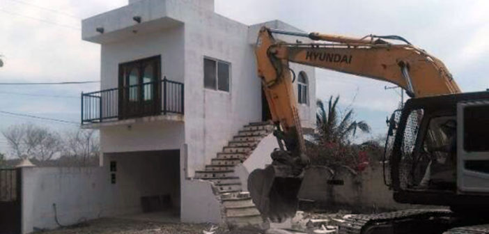 Derriban casa en Punta Mita; estaba construida dentro del ecosistema costero