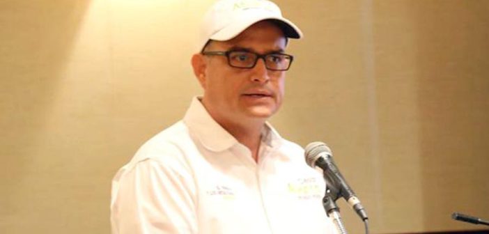 Se contradice Abarca y comienza a golpear a sus adversarios