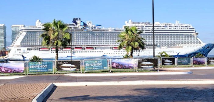 Siguen llegando turistas en crucero a Puerto Vallarta