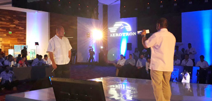 Empresarios dan espaldarazo a Enrique Alfaro