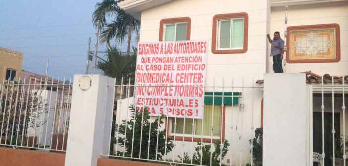 Tapizan vecinos de la Díaz Ordaz su colonia de exigencias ciudadanas