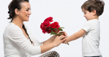 ¿Cuál es el origen de festejar a la mamá el 10 de Mayo? Aquí te lo decimos