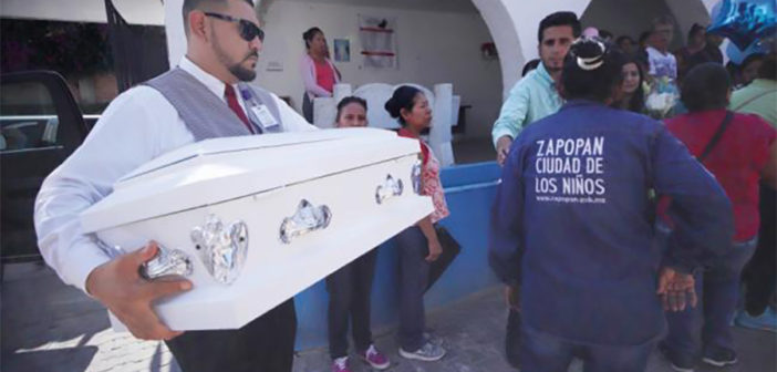 Entre lágrimas, despiden al pequeño Tadeo