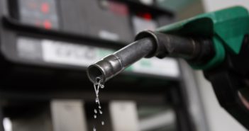 En México gastan más de sus ingresos en gasolina que en otros países