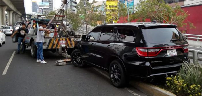 Defensa del América sufre accidente vial en el Periférico