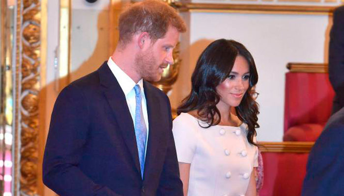 Meghan Markle la Duquesa de Sussex corrige rápidamente un error de protocolo