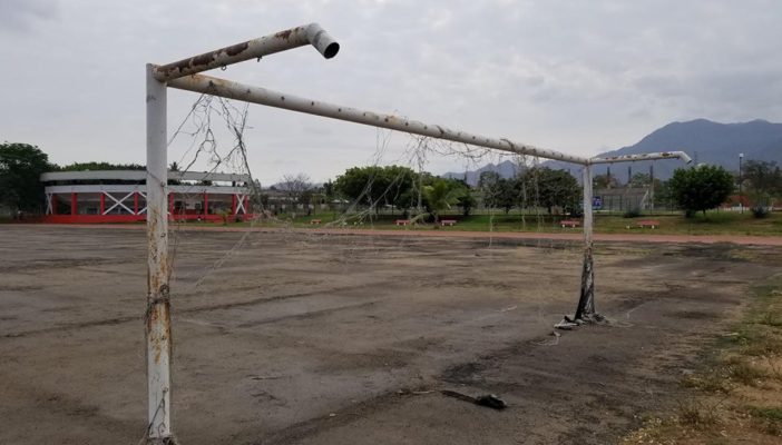 ¿Se acabó el presupuesto? Unidad deportiva abandonada en la Bobadilla