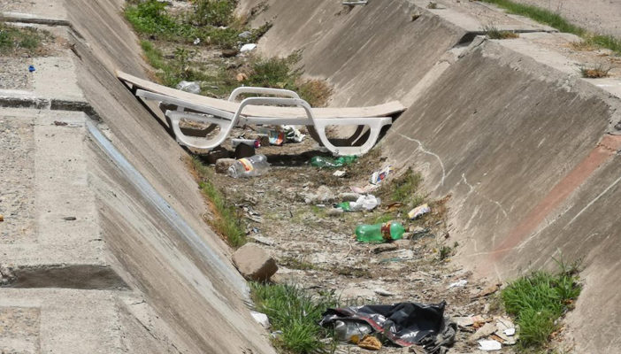 Vecinos de Valle Dorado temen por inminente desborde de arroyo