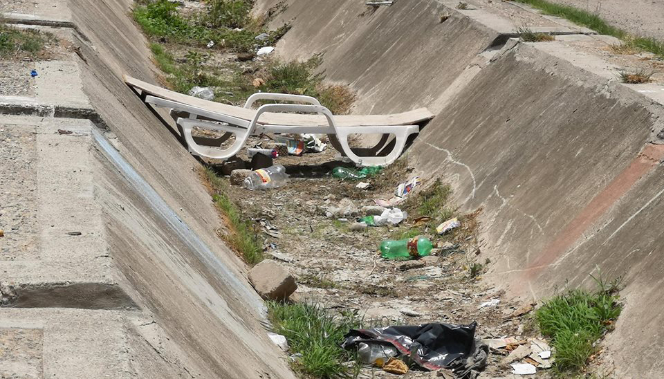 Vecinos de Valle Dorado temen por inminente desborde de arroyo