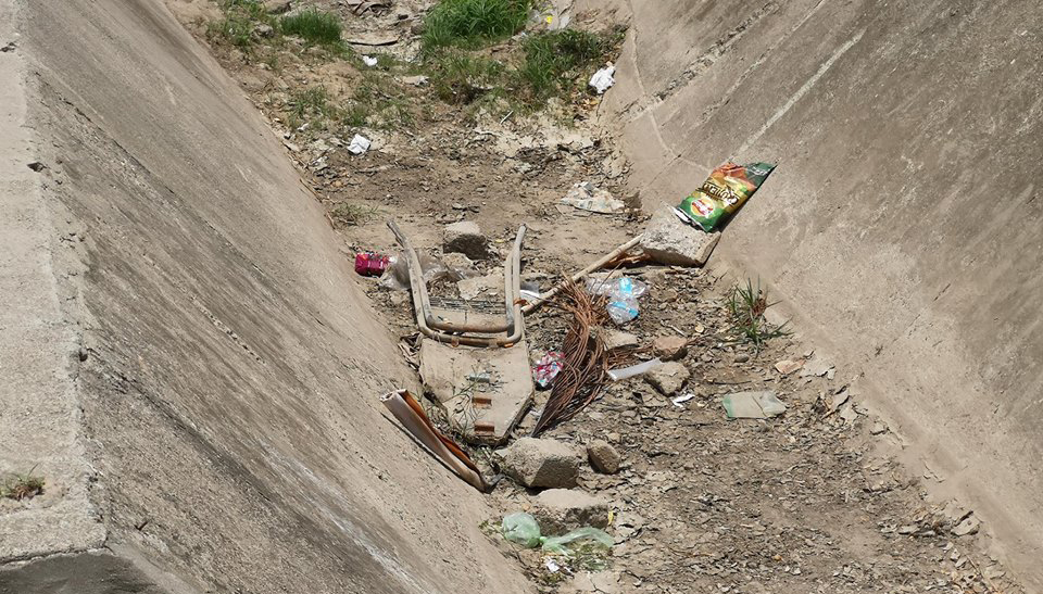 Vecinos de Valle Dorado temen por inminente desborde de arroyo