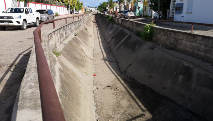 Atiende obras públicas de Bahía denuncia ciudadana en Valle Dorado