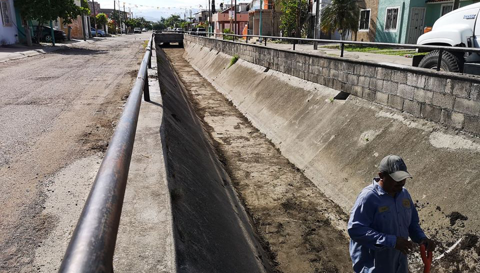 Atiende obras públicas de Bahía denuncia ciudadana en Valle Dorado