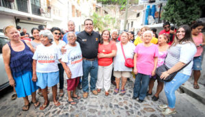 Dávalos ofrece trabajar por la niñez de Puerto Vallarta