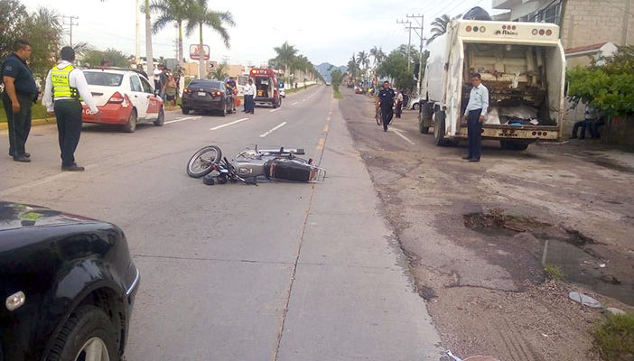Atropellan dos veces a un motociclista; está malherido