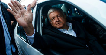 La obsesión de miles de AMLOvers con el Jetta Blanco