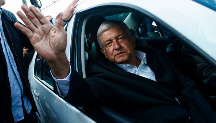 La obsesión de miles de AMLOvers con el Jetta Blanco